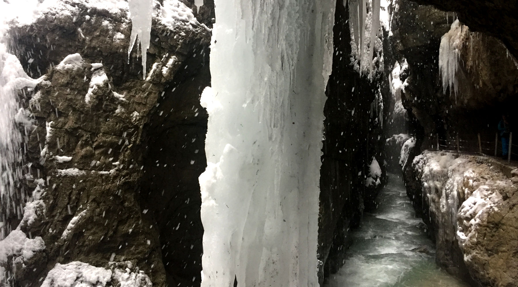 Der Badersee-Blog: Schneewanderung durch die Partnachklamm und Partenkirchener Hornschlittenrennen