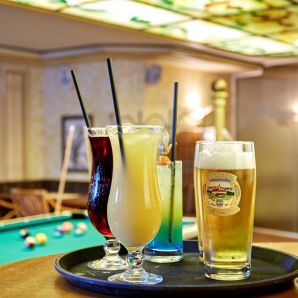 02_hotel-am-badersee-tiffany-bar-gallery_1800x1000