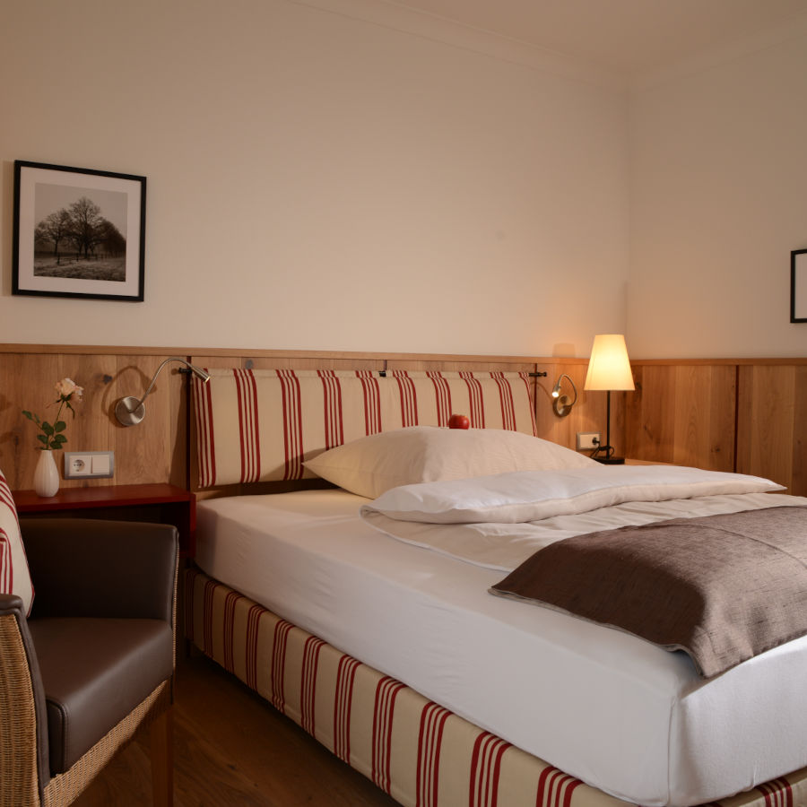 Landhaus-Komfortzimmer im Hotel am Badersee